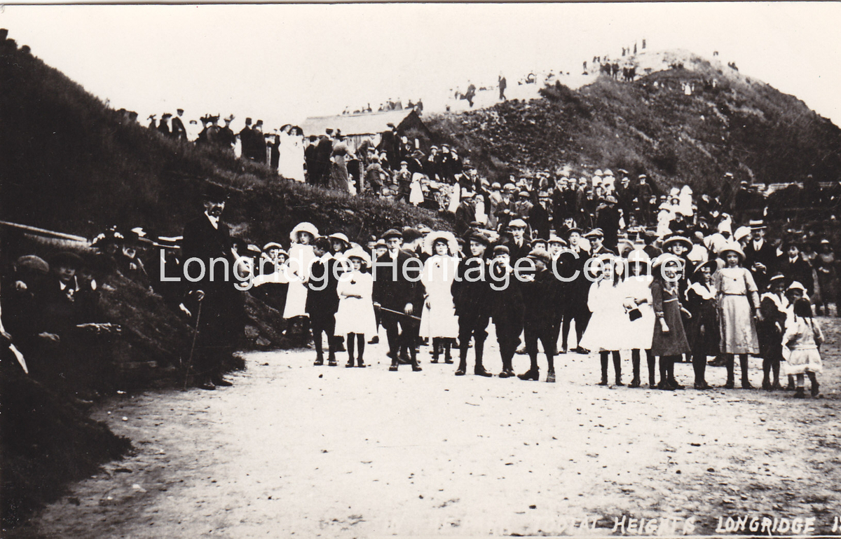 119B - Tootle Height Park - A group of people - Unknown
